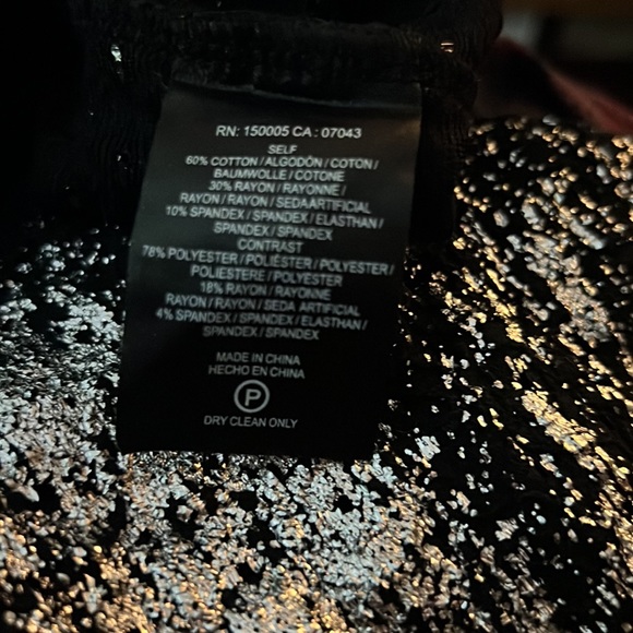 NWT $88 DRA | Lightweight Crewneck Sweater in Black with Metallic Silver - Picture 9 of 10